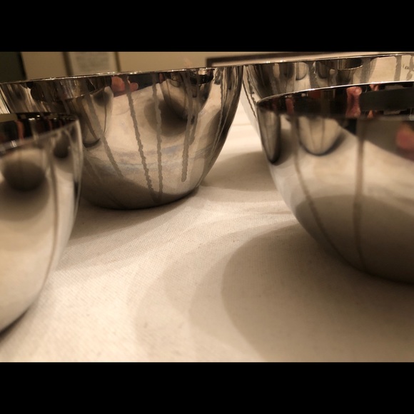 Michael Aram vintage 6 pc Abstract Stainless Metal Nut Bowls.
BOWLS are SOLD - Picture 4 of 6
